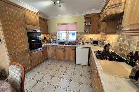 KITCHEN 2.jpg