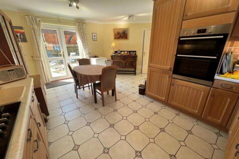 DINING AREA 5.jpg