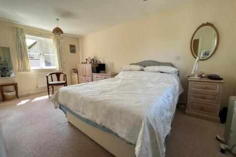 BEDROOM 1.jpg