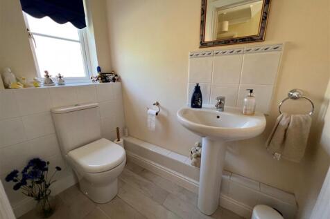 EN-SUITE 1.jpg