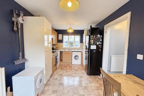 Kitchen 2.jpg