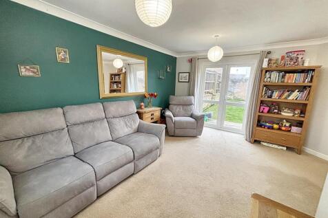 Living room 3.jpg
