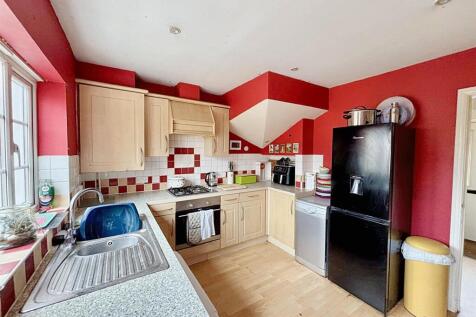 Kitchen 2.jpg