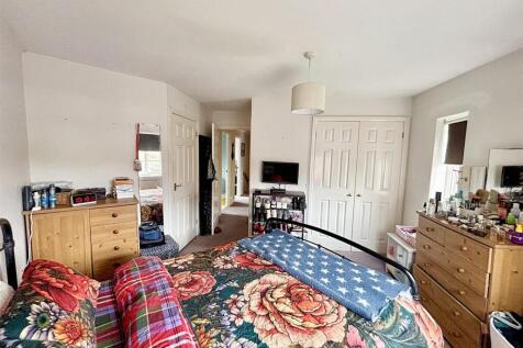 Bedroom 1 2.jpg