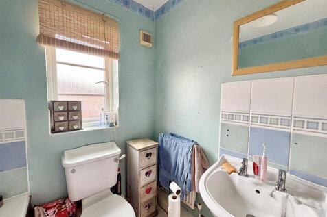 Bathroom 2.jpg