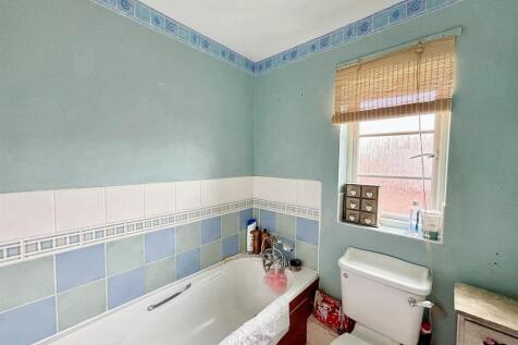 Bathroom.jpg