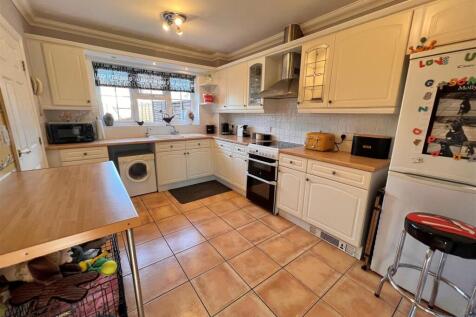 Kitchen 1.jpg