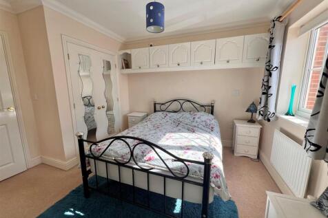 Main bedroom 2.jpg