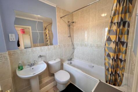 Bathroom 1.jpg