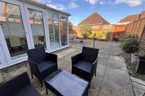 Cons and rear garden 1.jpg