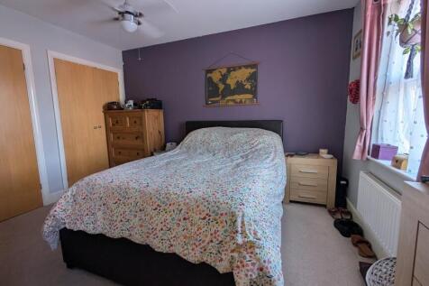 Bedroom 1.jpg