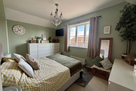 Bedroom 1.jpg