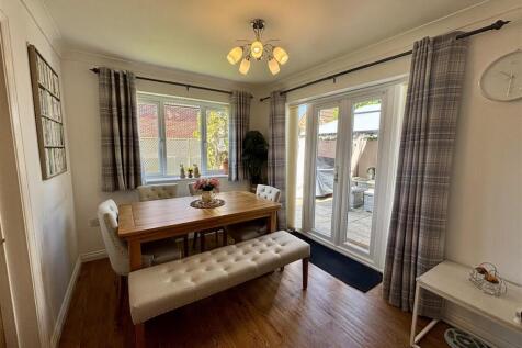 Dining room 2.jpg