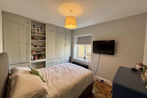 Bedroom 1.jpg