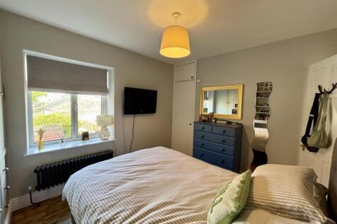Bedroom 1 2.jpg