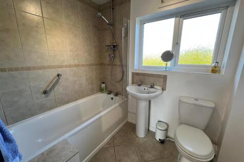 bathroom 1.jpg