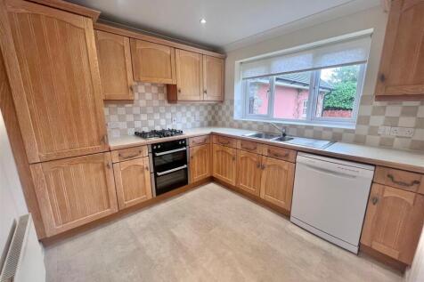 Kitchen 1.jpg