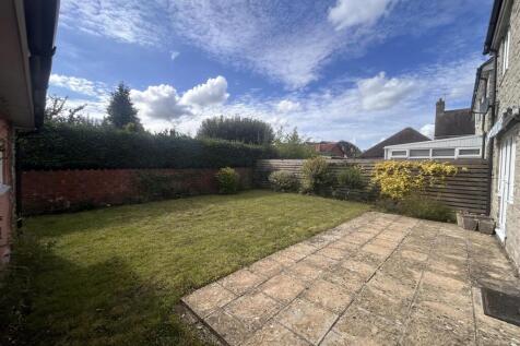 Rear garden 1.jpeg