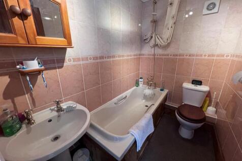 Bathroom.jpg