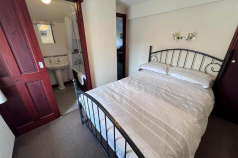Bedroom 4.jpg