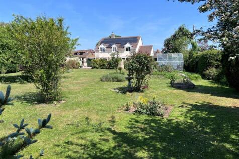 Rear garden 11.jpg