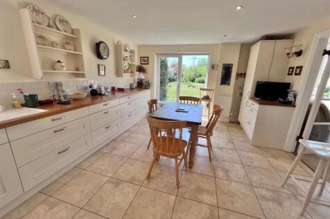 Kitchen 6.jpg