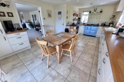 Kitchen 3.jpg
