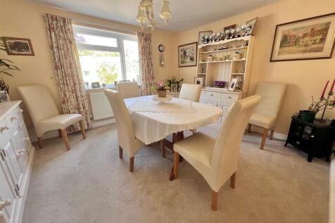 Dining room 1.jpg