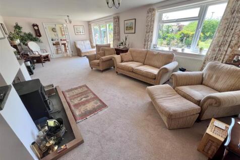 Sitting room 1.jpg