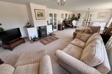 Sitting room 2.jpg