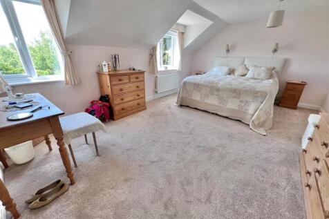 Bedroom 1a.jpg