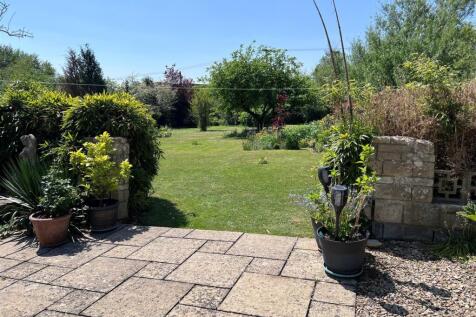 Rear garden 4.jpg