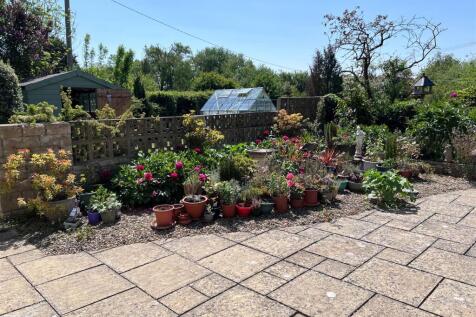 Rear garden 3.jpg