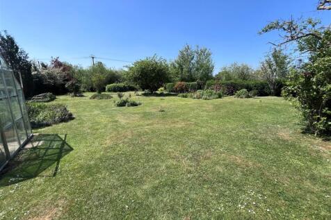 Rear garden 5.jpg