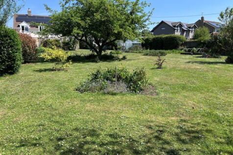 Rear garden 8.jpg