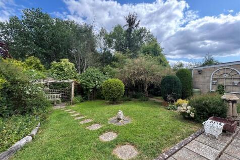 Rear garden 2.jpg