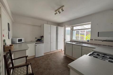 Kitchen 1.jpg