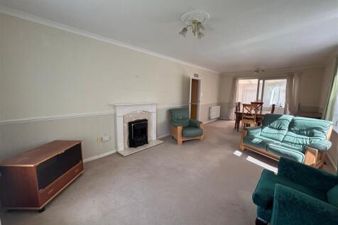 Lounge 1.jpg
