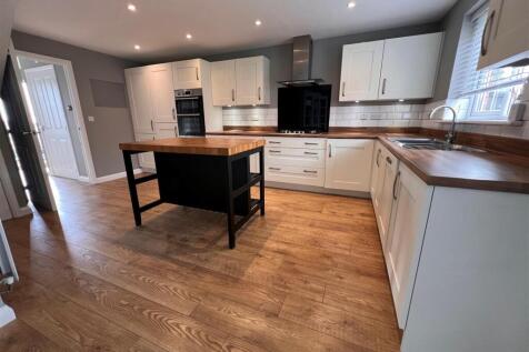 Kitchen b.jpg