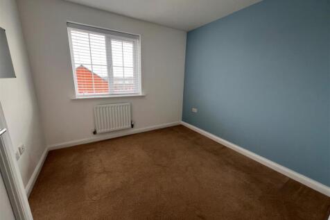 Bedroom e.jpg