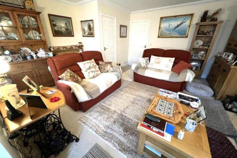 Living room 3.jpg
