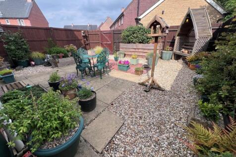 Rear garden 2.jpg