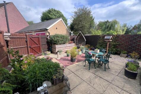 Rear garden 1.jpg