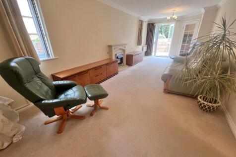 Lounge 1.jpg
