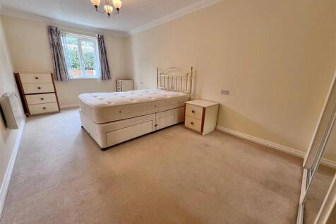 Bedroom 1.jpg