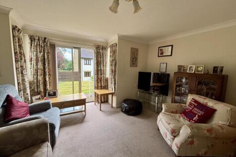 Living room 2.jpg