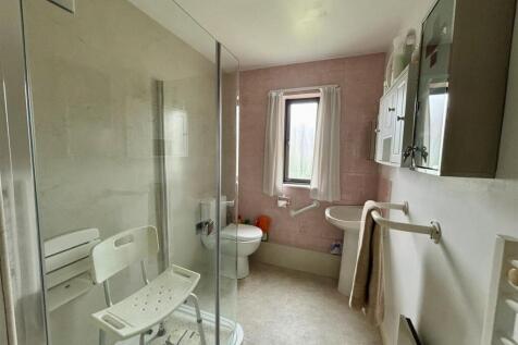 Bathroom.jpg