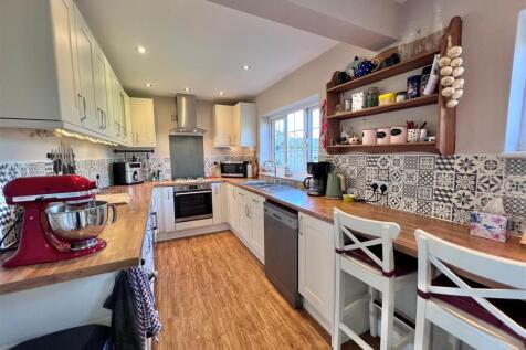 Kitchen 1.jpg