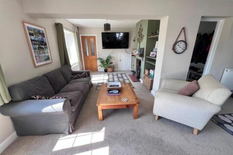 Lounge 1.jpg