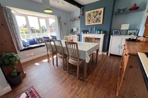 Dining area 2.jpg